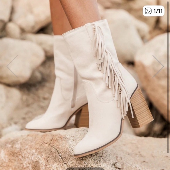 Soda Shoes - Soda Nelly Beige Fringe Suede Western cowgirl Block Heel Boots Women's Size 7.5
